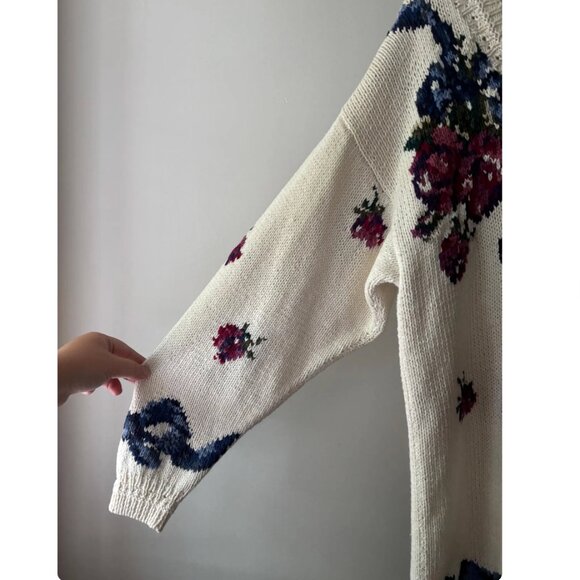1990s Handknit Floral Heavy Cotton Sweater | Vintage Knit with Bows - Picture 5 of 6